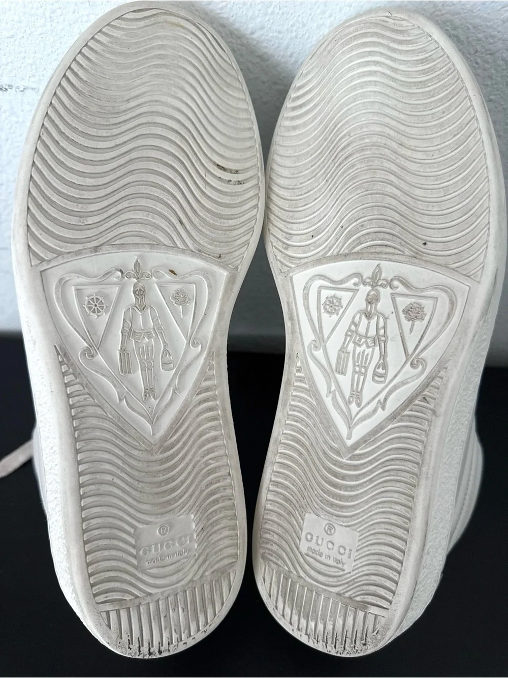 EUC Gucci Ace Interlocking G Logo White Leather High Top Sneakers
